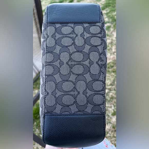 COACH Signature Tote/Bag - Picture 8 of 14